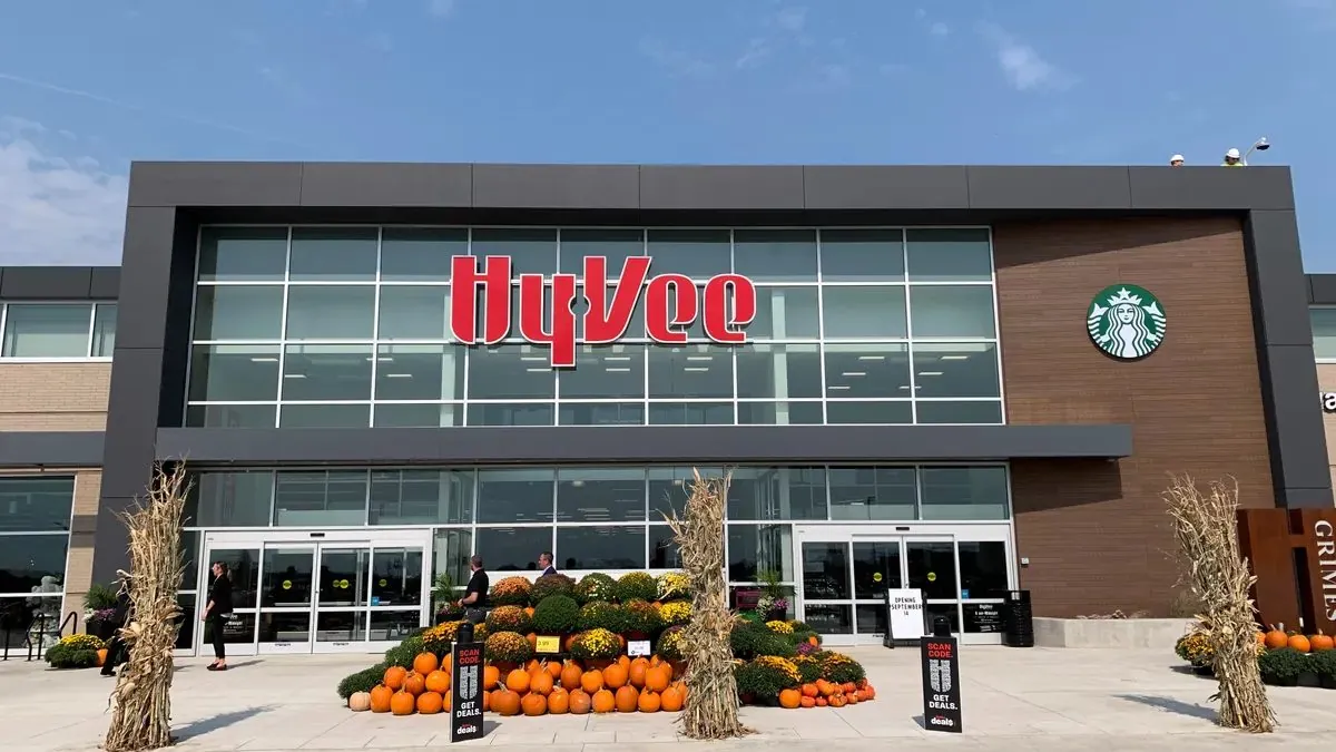 Grocery store entrance with an autumn pumpkin display